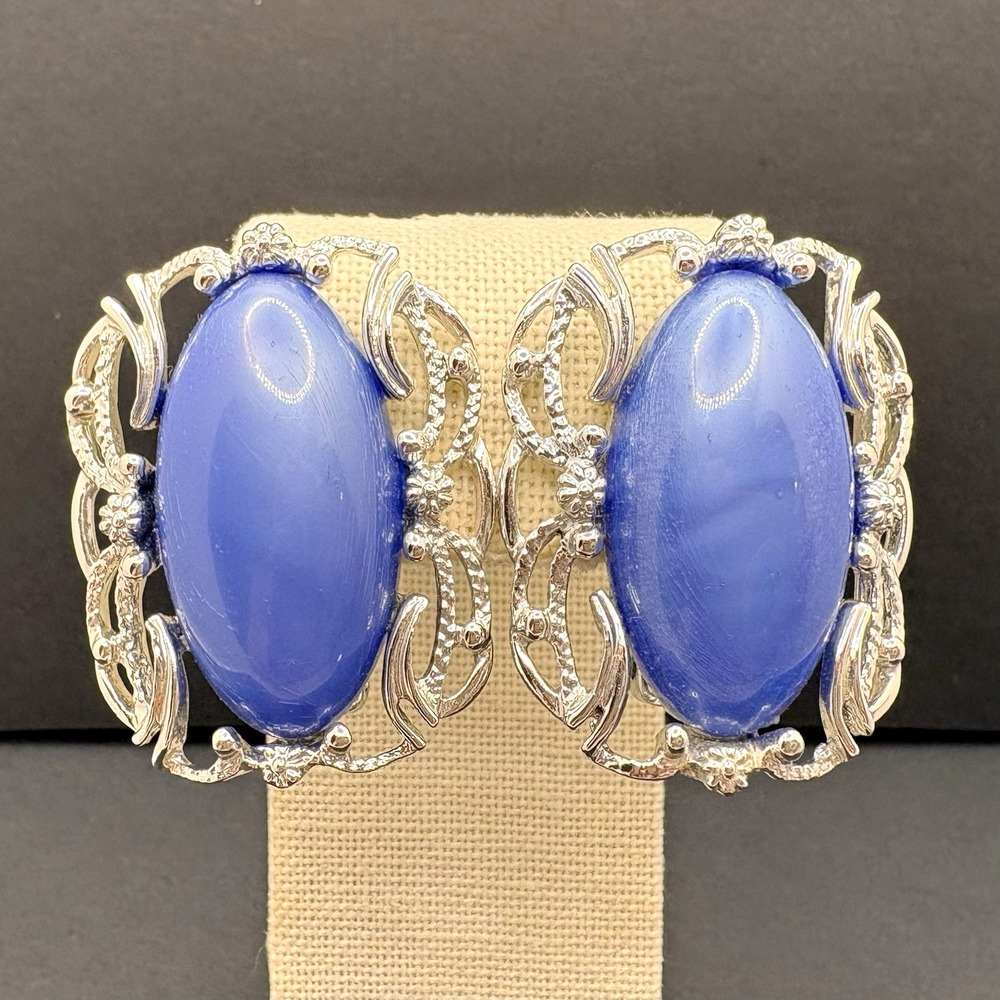 Vintage Sarah Coventry Carousel Blue Cabochon Silver Tone Clip On Earrings